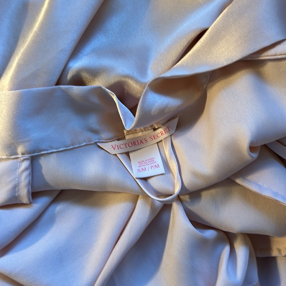 Victoria’s Secret Rose Champagne Satin Robe – Size S/M / P/M - Picture 8 of 12